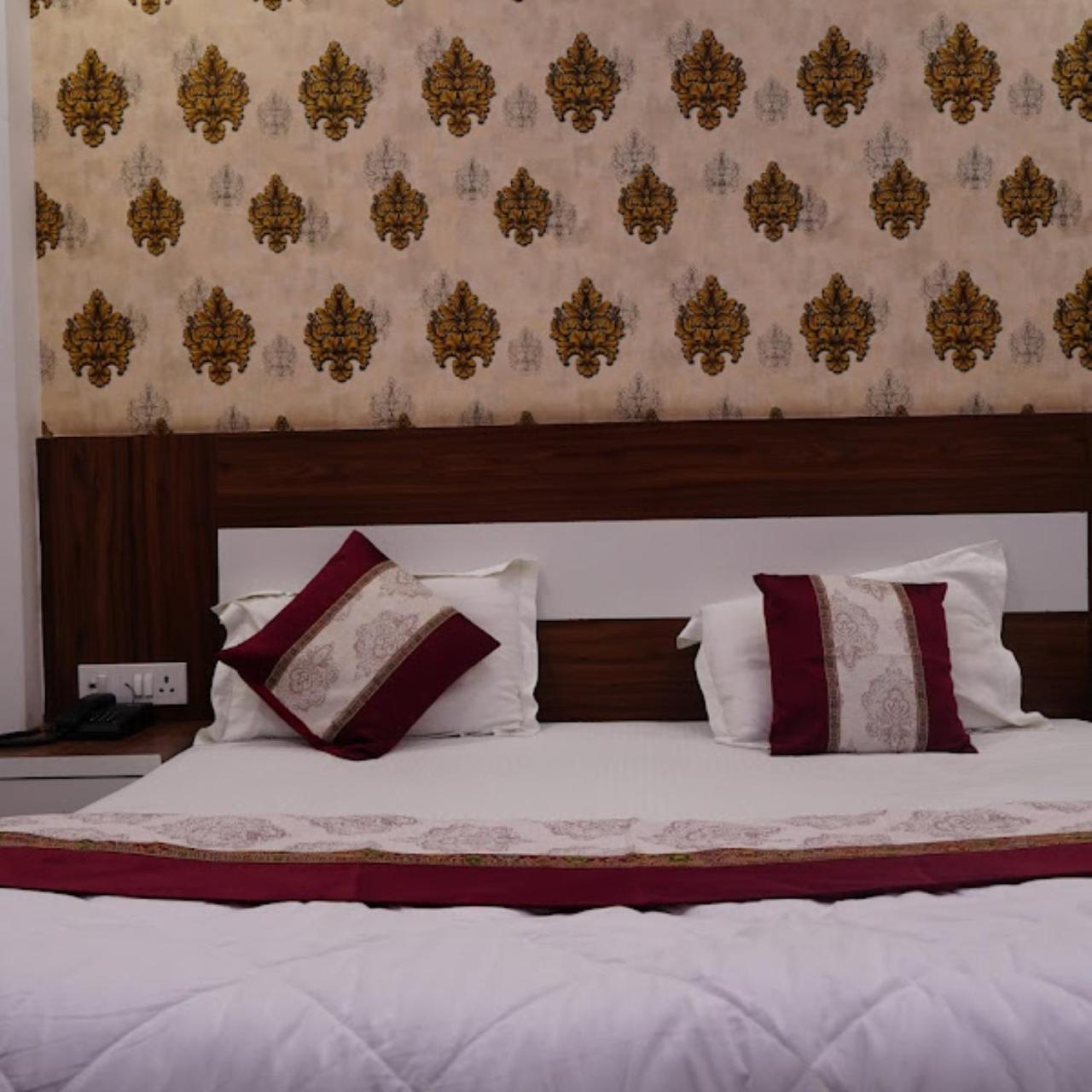 Hotel The Ramay Palace Ayodhya Bagian luar foto