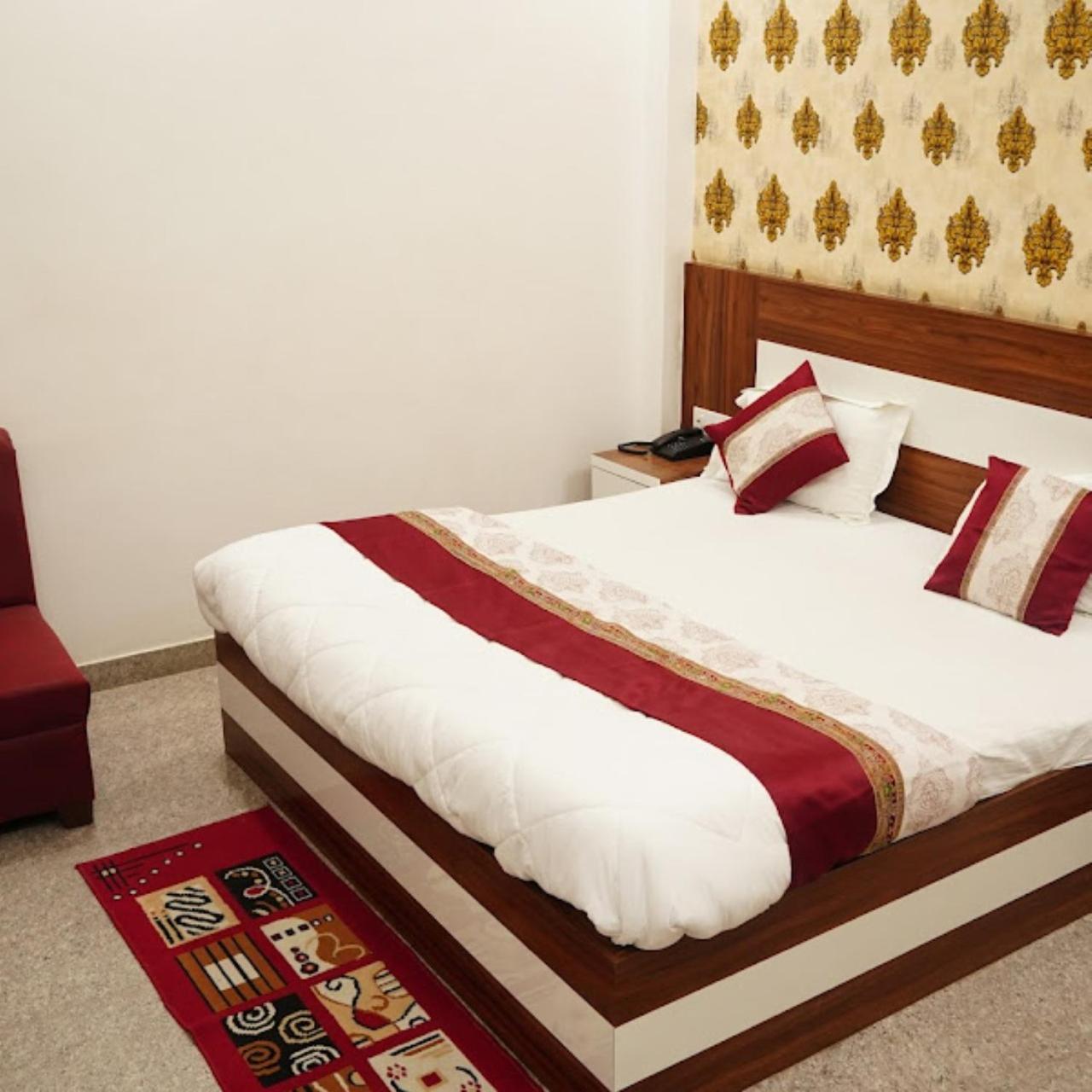 Hotel The Ramay Palace Ayodhya Bagian luar foto