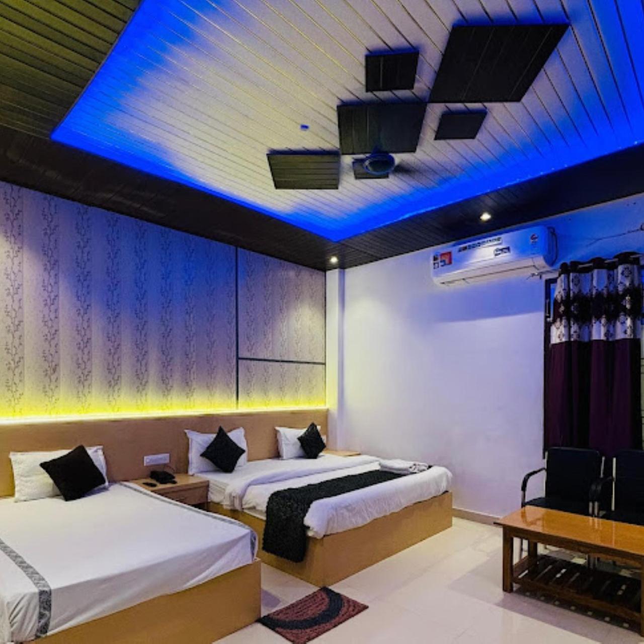 Hotel The Ramay Palace Ayodhya Bagian luar foto